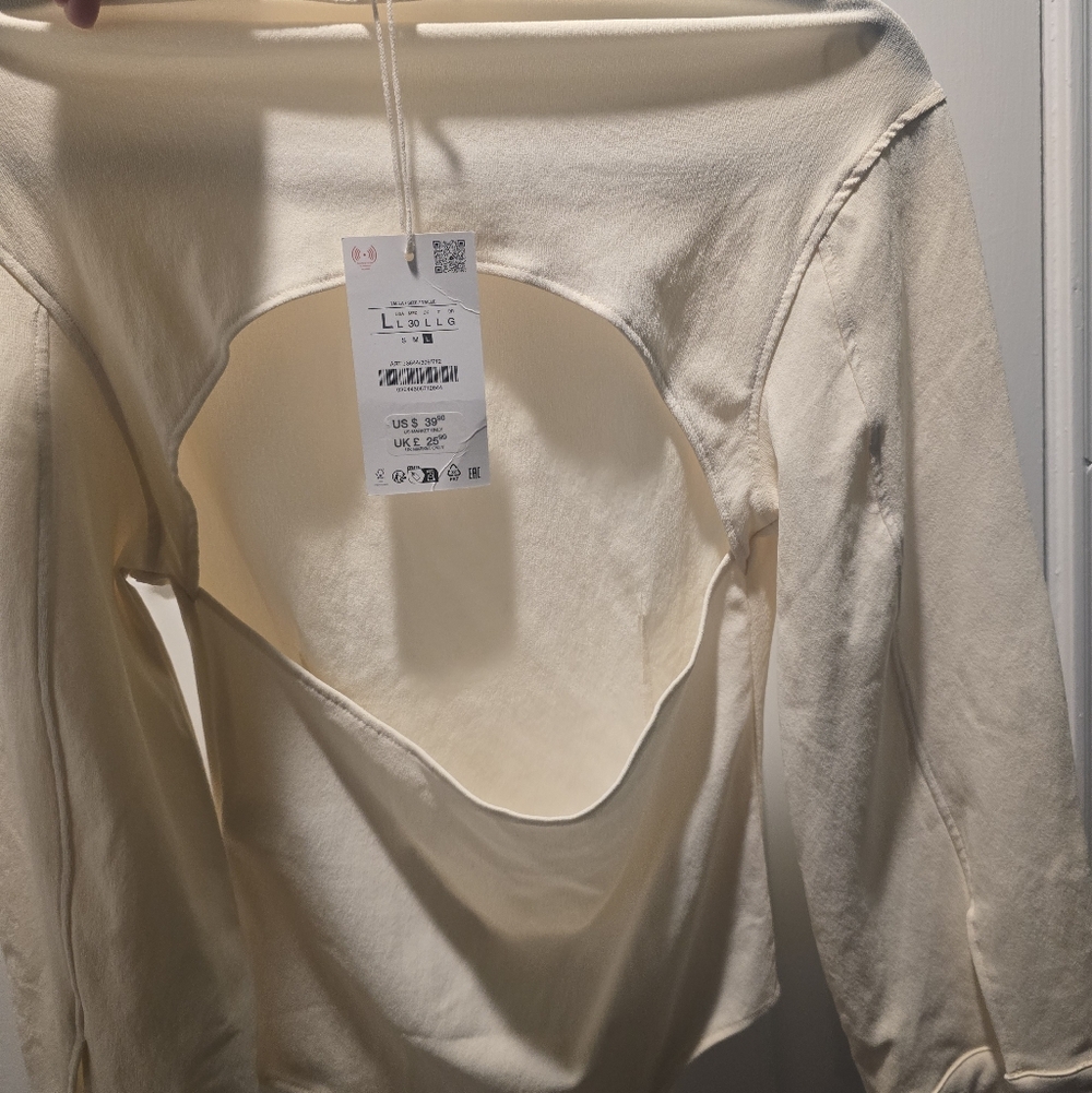 Chic Cream Open-Back Top - Picture 3 of 5